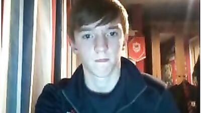 Red-headed hunk gets off on webcam!