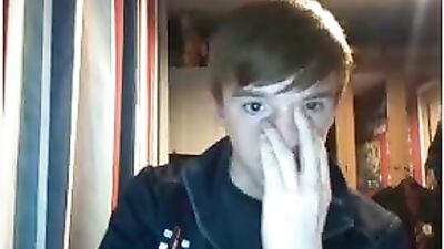 Red-headed hunk gets off on webcam!