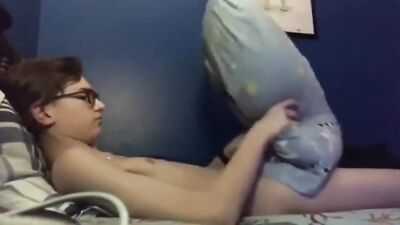 Hardcore Amateur Nerdy Twink Cumming on His Pillow