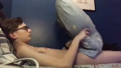 Hardcore Amateur Nerdy Twink Cumming on His Pillow