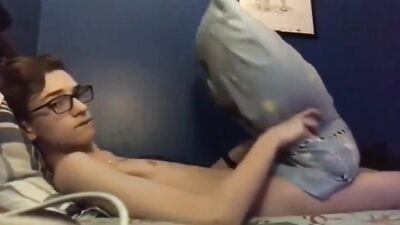 Hardcore Amateur Nerdy Twink Cumming on His Pillow