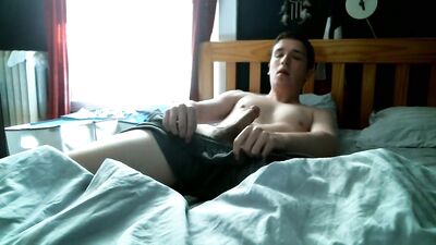 Changing Sheets: The Ultimate Amateur Cum Shot Solo!