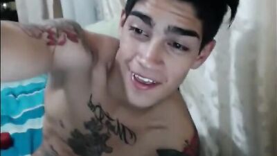 Latino Body & Cum Shots Web-Cam: Tattooed Passion Unleashed!