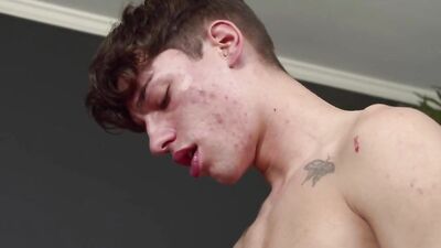 Instant Connection - Two Strangers Meet in the City and Unleash their Gay Desires!