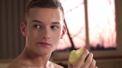 Twink Bareback Sex: Big & Damn Right!