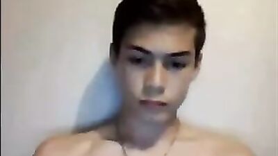 Gay Porn Twink Gets Handjob from Webcam Girl!