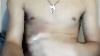 Gay Porn Twink Gets Handjob from Webcam Girl!