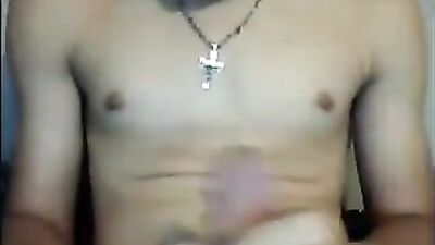 Gay Porn Twink Gets Handjob from Webcam Girl!