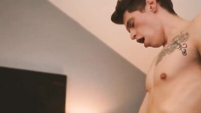 Gay Porn Morning Delight: Une Belle Matinée!