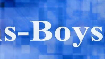 Gay Porn: Martin Toms Bareback Cum Shots Handjob
