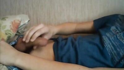 Blue Shirt Wanker Revisited: Amateur Handjob Web-Cam Gay Porn Video!
