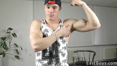 Flexing with Mr. Jobs: Larry McCormicks Hard Body Handjob Adventure