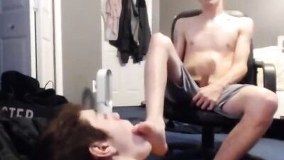 Feet Licking Brotherhood: Bros mate let me lick his feet