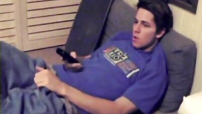 Jaydens Porn Addiction: Solo Cum Shots on Web-Cam