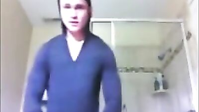 Muscle Boys: Flexing And Pumping Solo Web-Cam Action with TonyM!