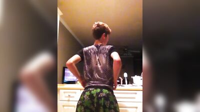 Bisexual Amateur Big Cocks: No One Around!