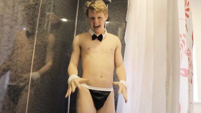 Amateur Bliss: Shower Time Dance & Sing-Off!