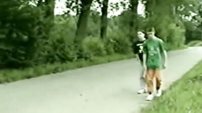 Gay Romance in the Park - En promenade