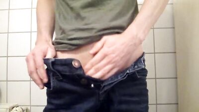 Young & Large: Amateur Handjob Solo!