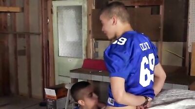 Gay Porn Threesome: Sexy Bareback Action!