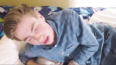 Young Stepsiblings: Cute teen asks stepbrother for help