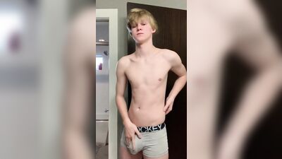 Gay Porn: Cute Blonds Hot Encounter!