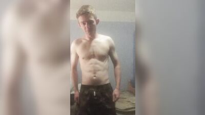 Gag Amateur Web-Cam : Stroke Your Ego!