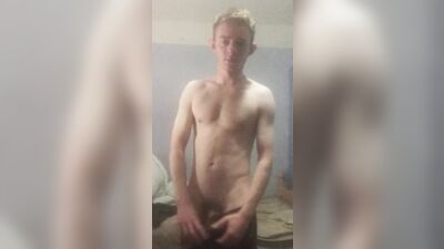 Gag Amateur Web-Cam : Stroke Your Ego!