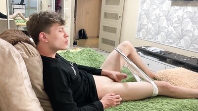 Gay Porn Relaxation: Amateur Cum Shots and Handjobs