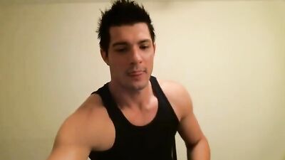Webcam Muscle Stud Exposes His Sexy Body and Cock!