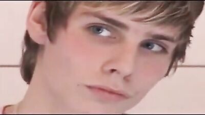 Twink Bathroom Encounter: The Ultimate Amateur Ass Play Experience