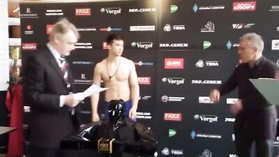 Muscle Worship: The Exact Weight of the Athlete 2