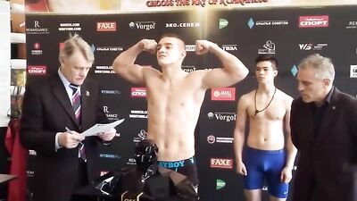 Muscle Worship: The Exact Weight of the Athlete 2