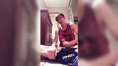 Hung Cute Nerdy Twink With Glasses: Jacking Off on Web-Cam!