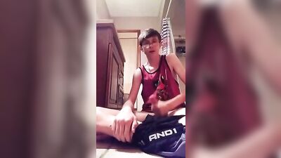 Hung Cute Nerdy Twink With Glasses: Jacking Off on Web-Cam!