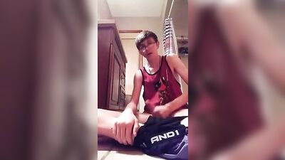 Hung Cute Nerdy Twink With Glasses: Jacking Off on Web-Cam!