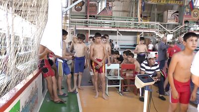 Gay Muscle Wrestling: Weighing In