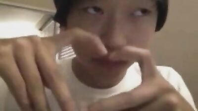 Korean Teen Boy Masturbates on Cam