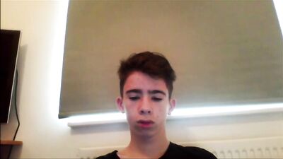 Horny Kyle shows off in Boxer