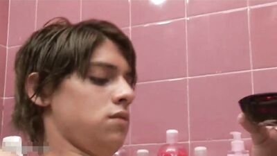 AA Vid - Cutie in the bath tub