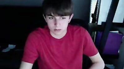 Young Amateur Pulls Out His Dildo on the Chair!