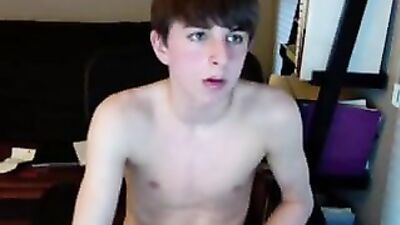 Young Amateur Pulls Out His Dildo on the Chair!