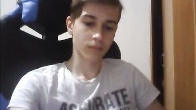 Young and Beautiful Handjob: Cumshot for Your Eyes Only!