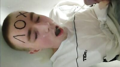 Cute Piss Drinker 2: Fetish Fixation