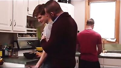 A Nice Family Thanksgiving: Big Cocks and Bareback Action!