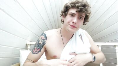 Hottie with cute hair