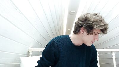 Hottie with cute hair