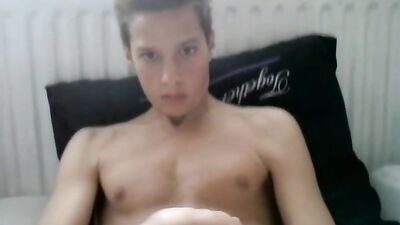 Young Cumshot Webcam Star