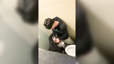 Pee-ing for Cum Shots Oral Web-Cam - Filmed in the toilet