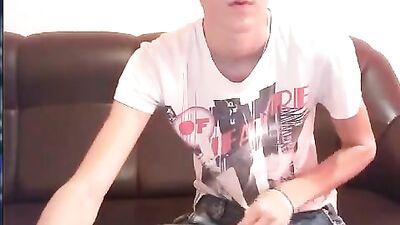 British Boy Bangs in the Bedroom: Solo Cum Shots on Web-Cam!